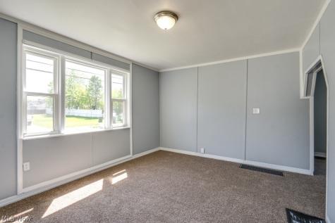 36 21st Street NW Barberton OH 44203