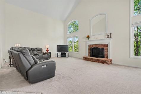 975 W Parkway Boulevard Aurora OH 44202