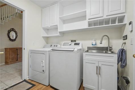 975 W Parkway Boulevard Aurora OH 44202
