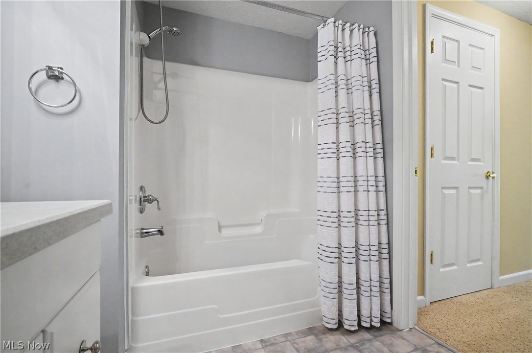 975 W Parkway Boulevard Aurora OH 44202