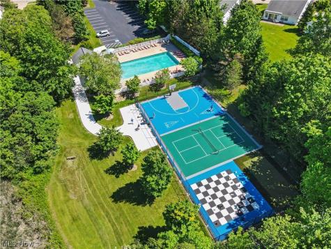 975 W Parkway Boulevard Aurora OH 44202