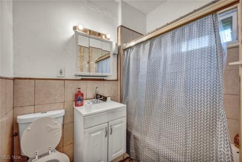987 E 78th Street Cleveland OH 44103