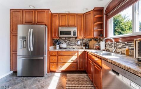 126 Mill Run Drive Youngstown OH 44505