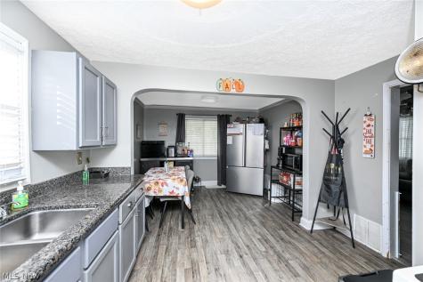 3277 Mayfair Road Akron OH 44312