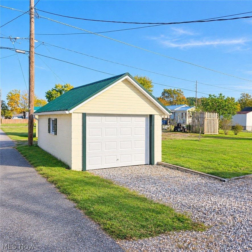 603 Oxford Avenue Newcomerstown OH 43832