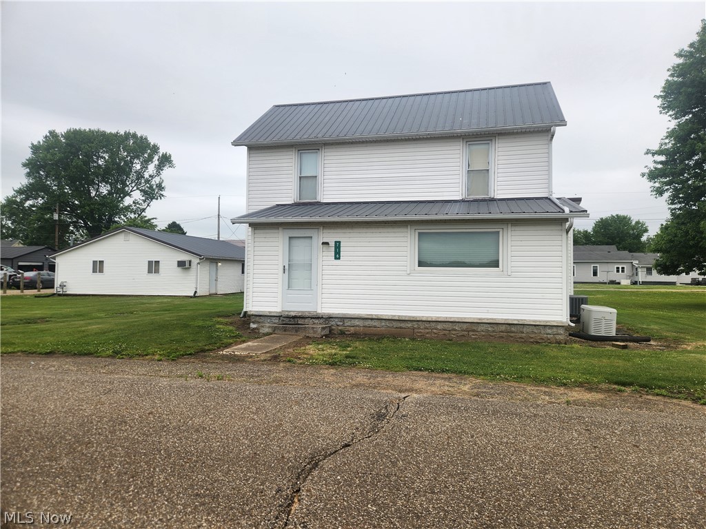 716 Adams Street Conesville OH 43811