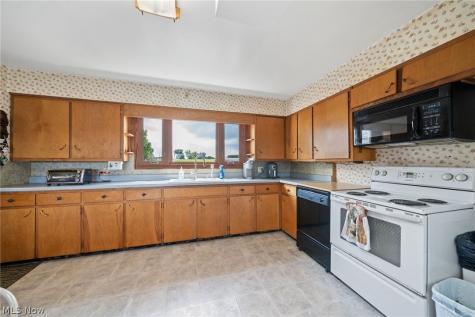 6990 Edison Street NE Hartville OH 44632