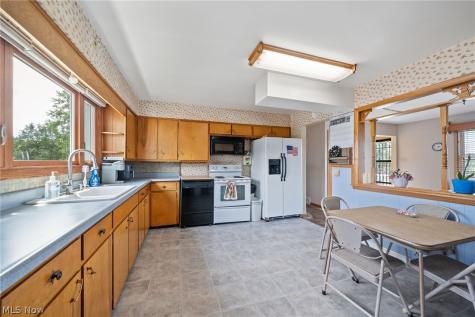 6990 Edison Street NE Hartville OH 44632
