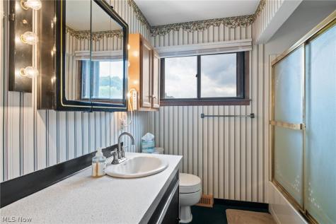 6990 Edison Street NE Hartville OH 44632