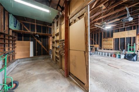 6990 Edison Street NE Hartville OH 44632