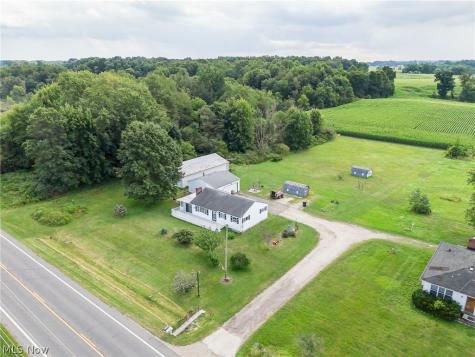 6990 Edison Street NE Hartville OH 44632