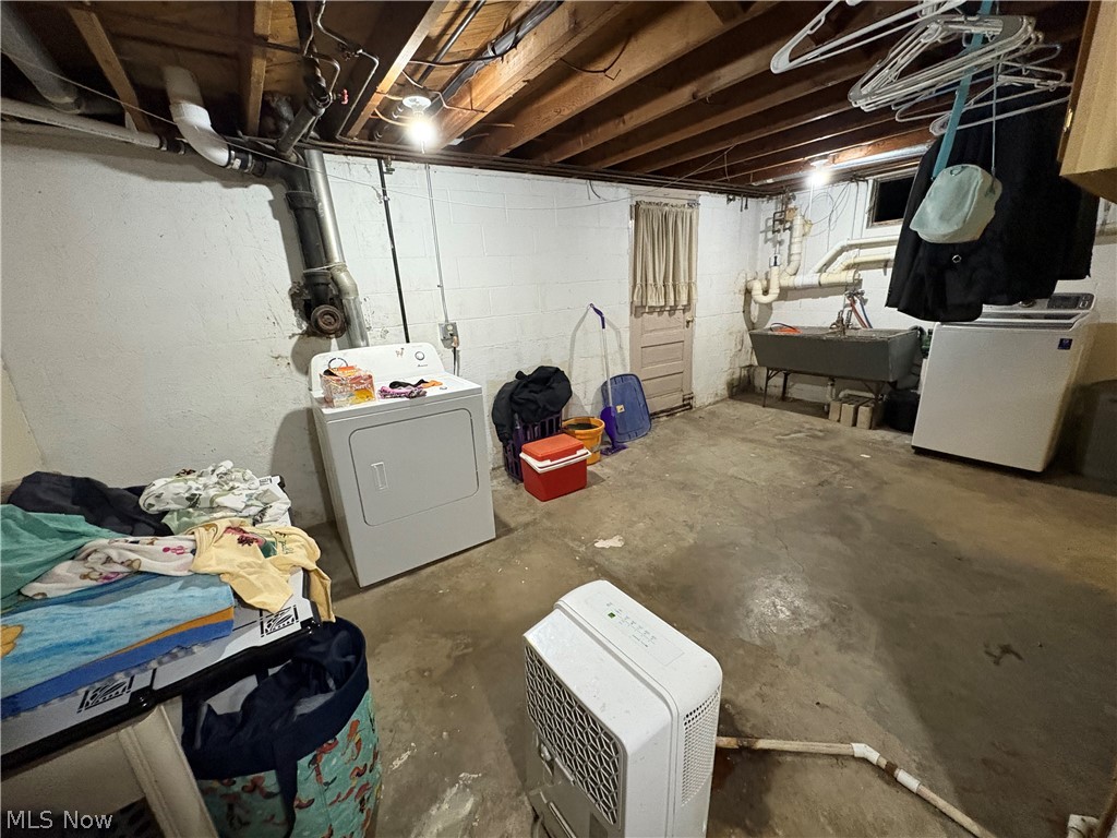 1697 W South Range Road North Lima OH 44452