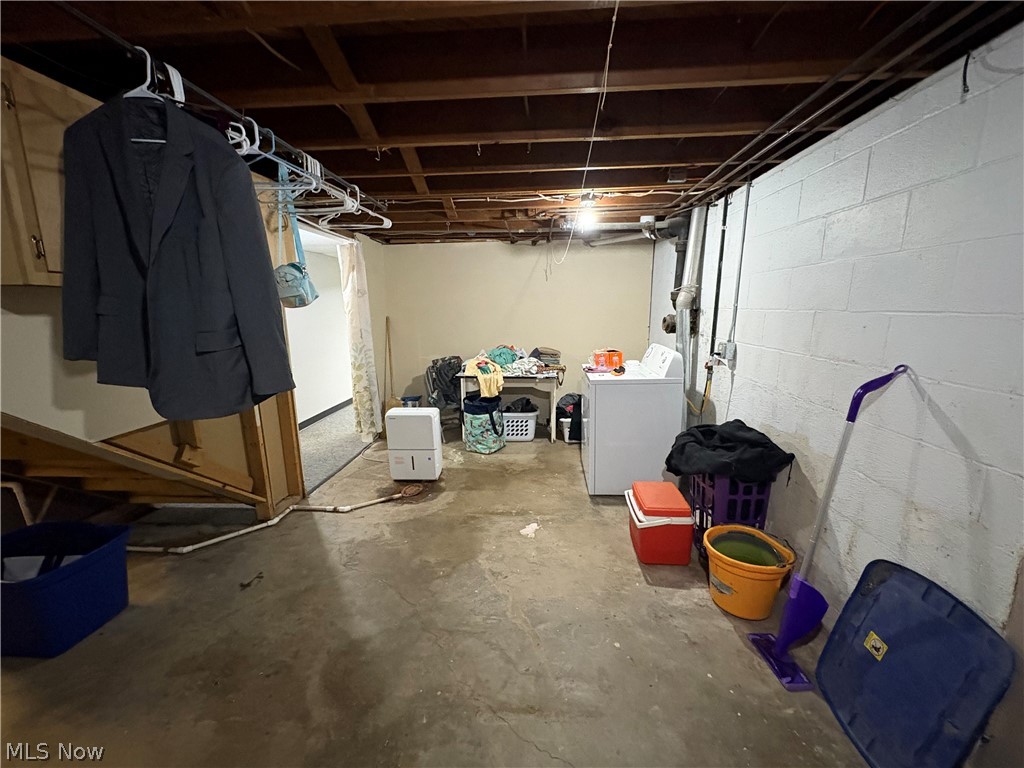 1697 W South Range Road North Lima OH 44452