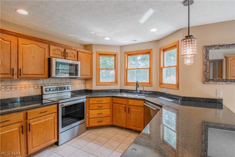11002 Trenton Road NW Uniontown OH 44685