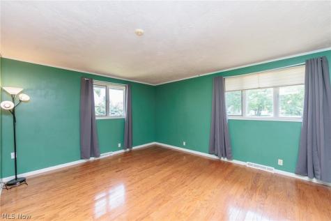 2520 W Skyline Drive Lorain OH 44053
