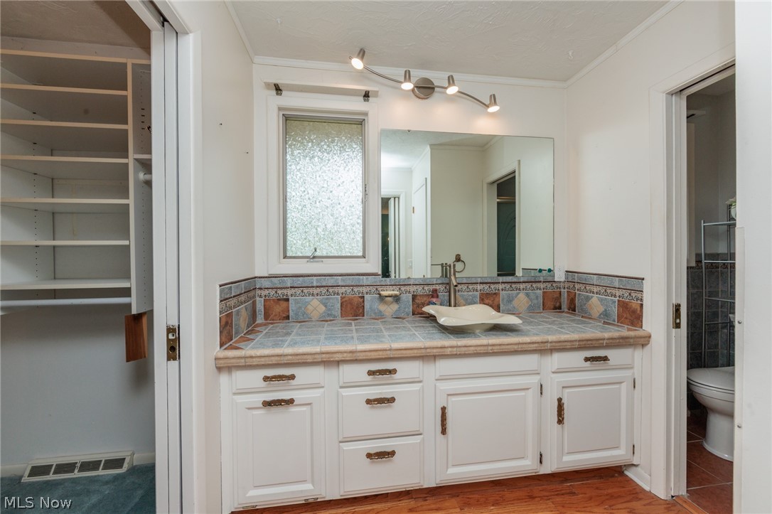 2520 W Skyline Drive Lorain OH 44053