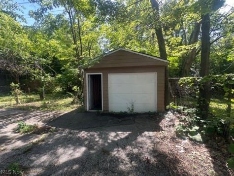 875 E 131st Street Cleveland OH 44108