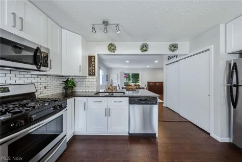 572 Woodmere Drive Berea OH 44017