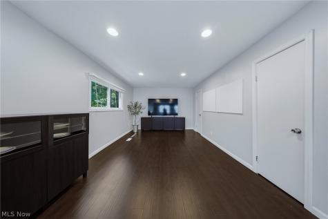 572 Woodmere Drive Berea OH 44017
