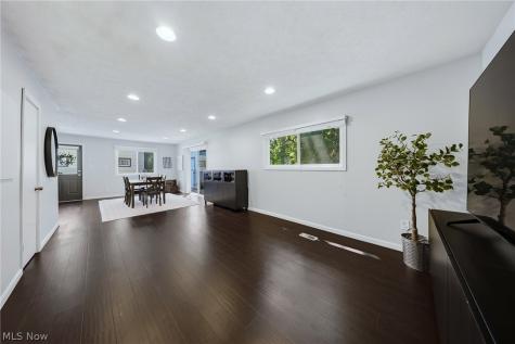 572 Woodmere Drive Berea OH 44017