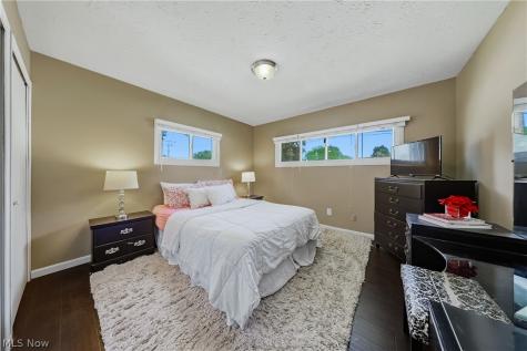572 Woodmere Drive Berea OH 44017
