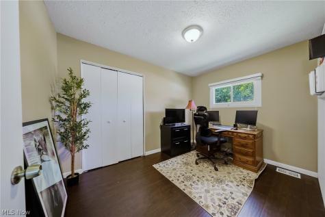 572 Woodmere Drive Berea OH 44017