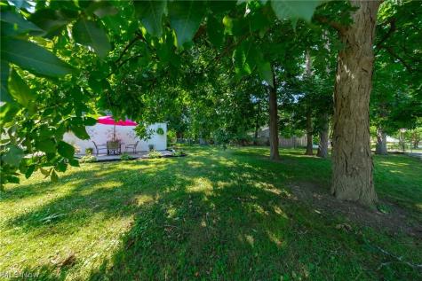 572 Woodmere Drive Berea OH 44017