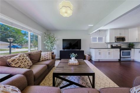 572 Woodmere Drive Berea OH 44017