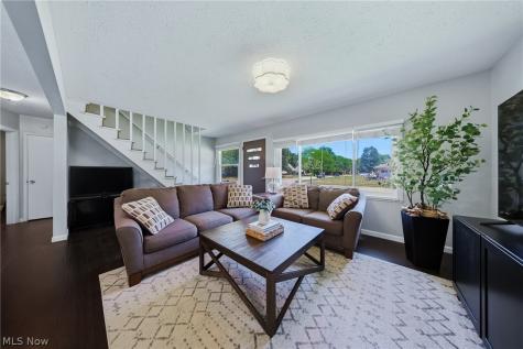 572 Woodmere Drive Berea OH 44017
