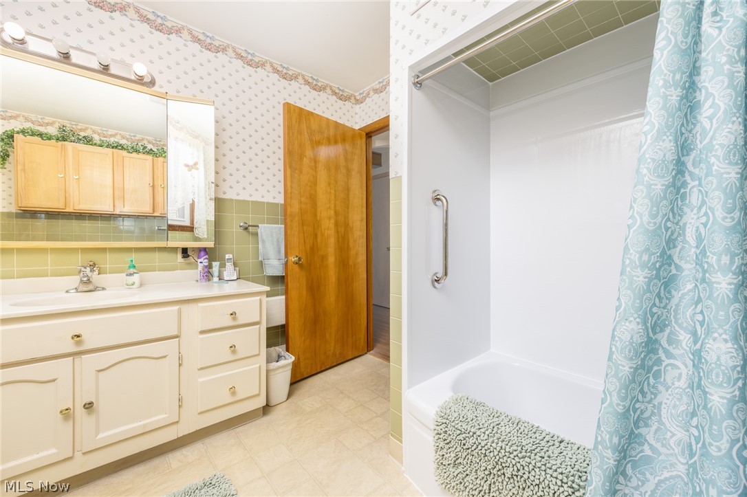 35 Poinciana Street Newport OH 45768