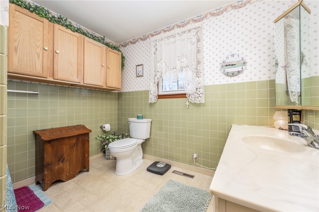 35 Poinciana Street Newport OH 45768