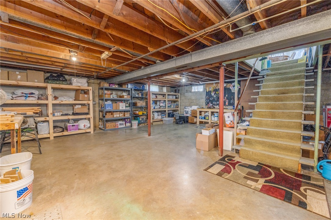 35 Poinciana Street Newport OH 45768