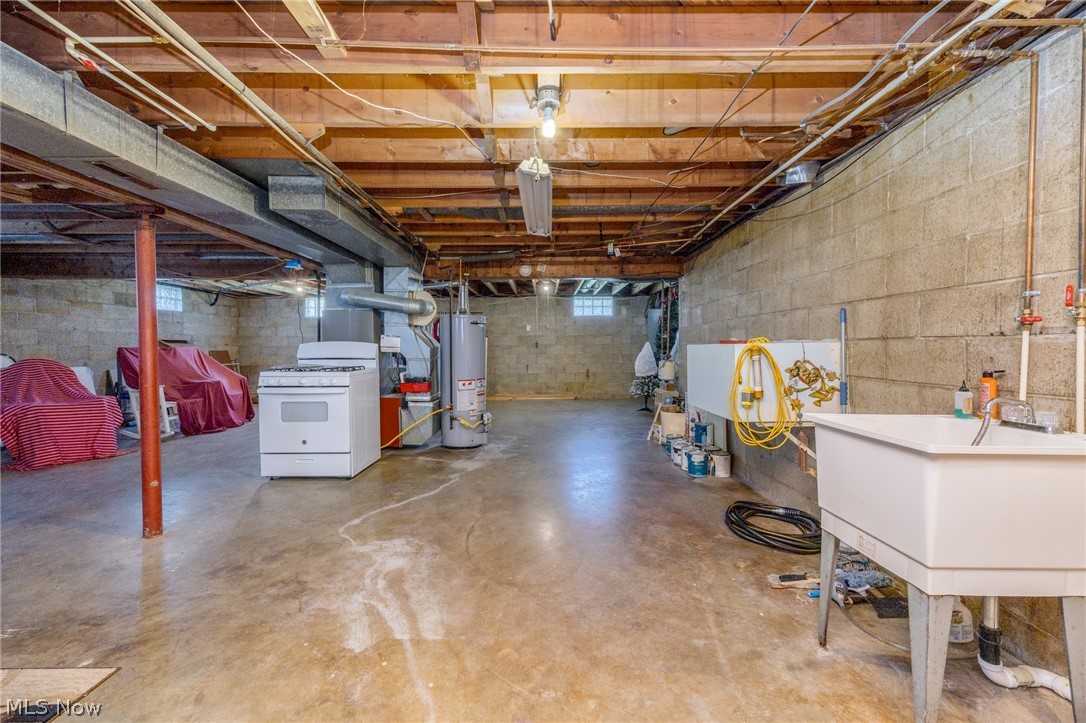 35 Poinciana Street Newport OH 45768