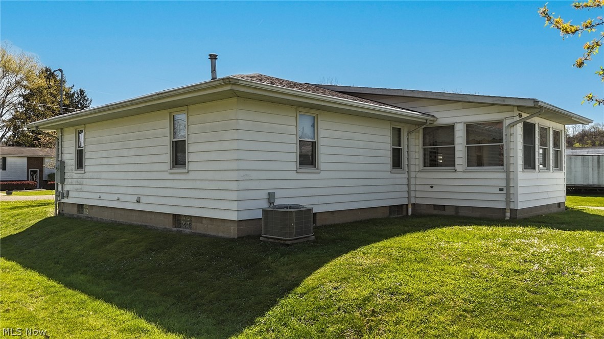 35 Poinciana Street Newport OH 45768