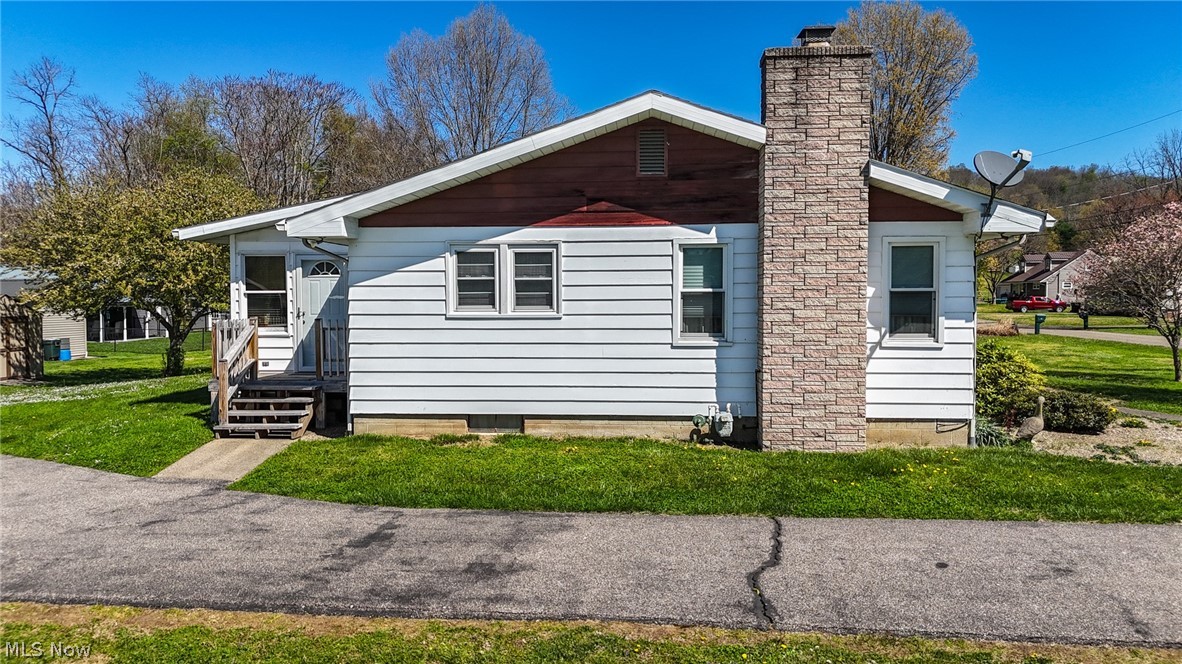 35 Poinciana Street Newport OH 45768
