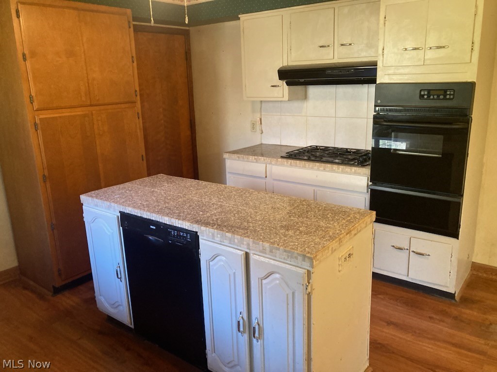 2381 Hillwood Street Magnolia OH 44643