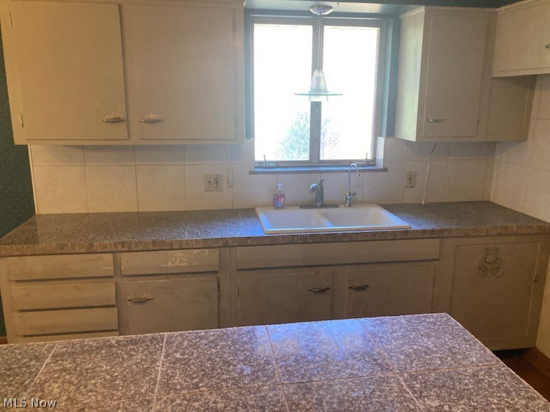 2381 Hillwood Street Magnolia OH 44643