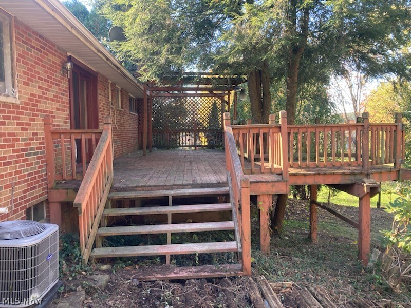 2381 Hillwood Street Magnolia OH 44643