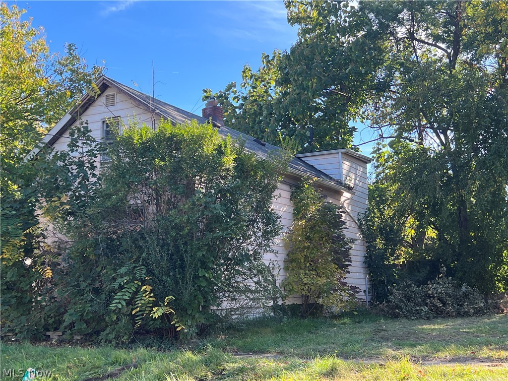6902 Morgan Avenue Cleveland OH 44127