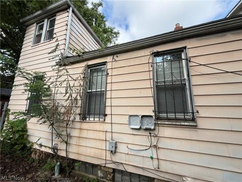 6902 Morgan Avenue Cleveland OH 44127