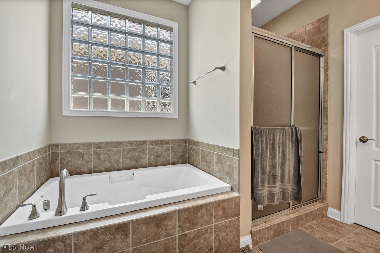 19 Bristol Lane Rocky River OH 44116