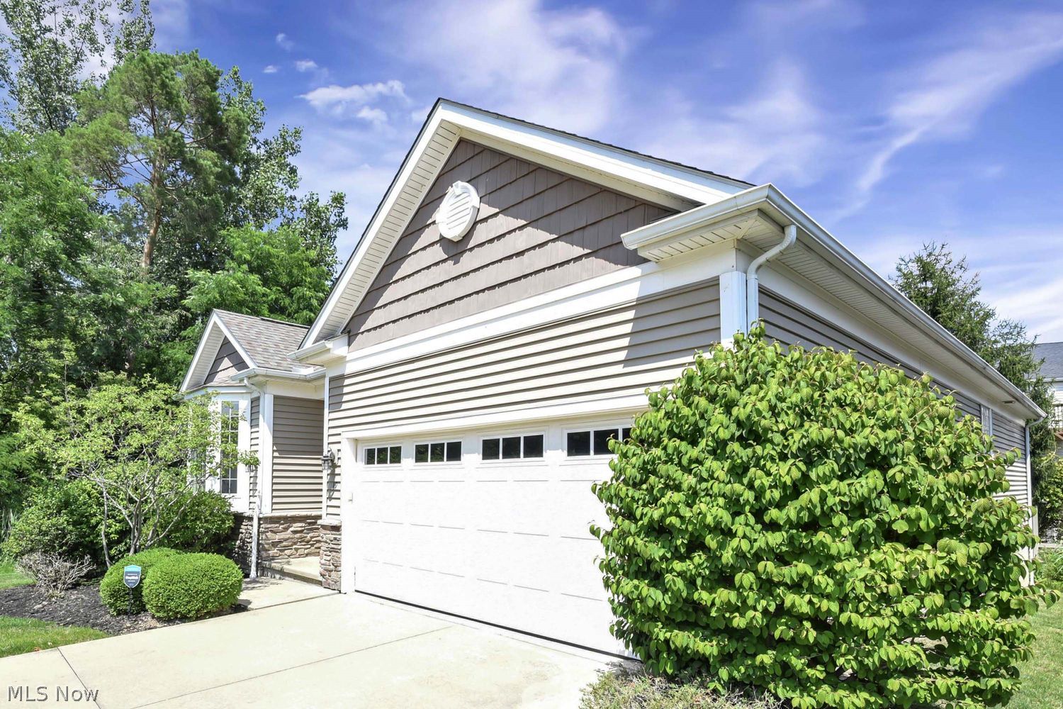 19 Bristol Lane Rocky River OH 44116