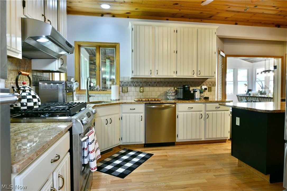 6752 Brookhollow Drive Lordstown OH 44481