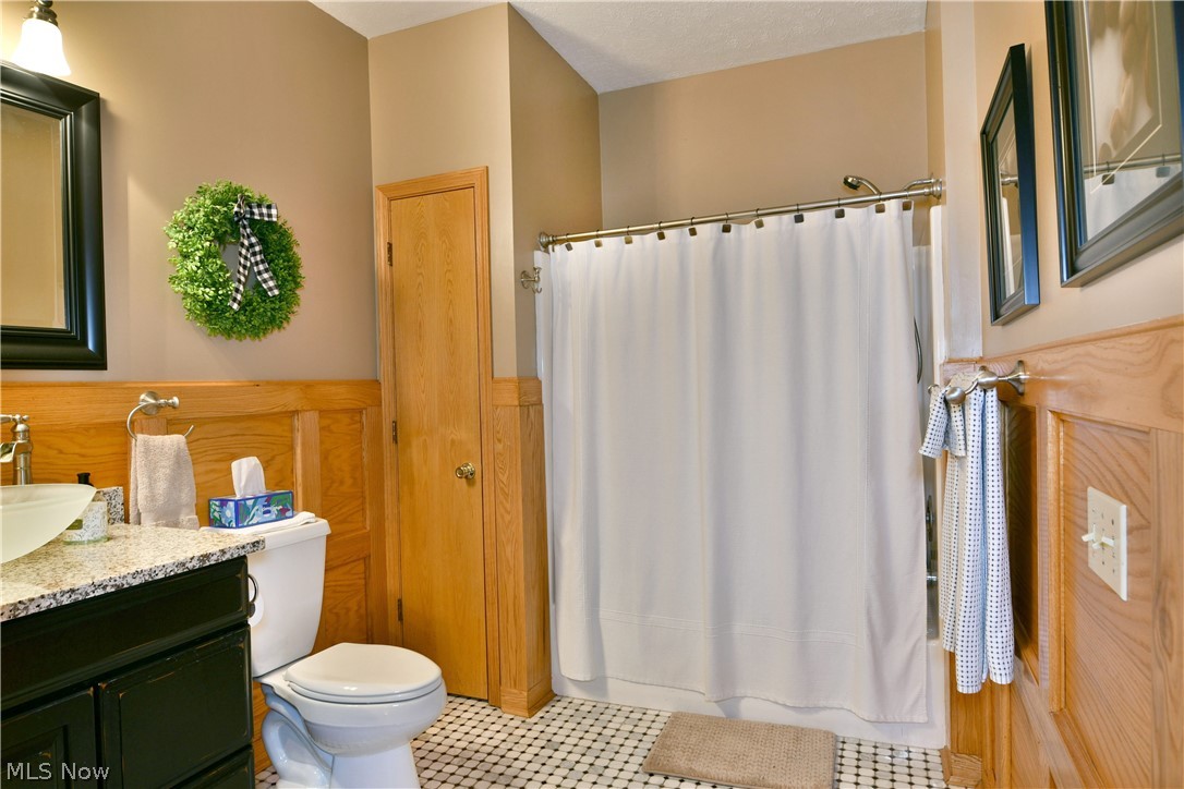 6752 Brookhollow Drive Lordstown OH 44481