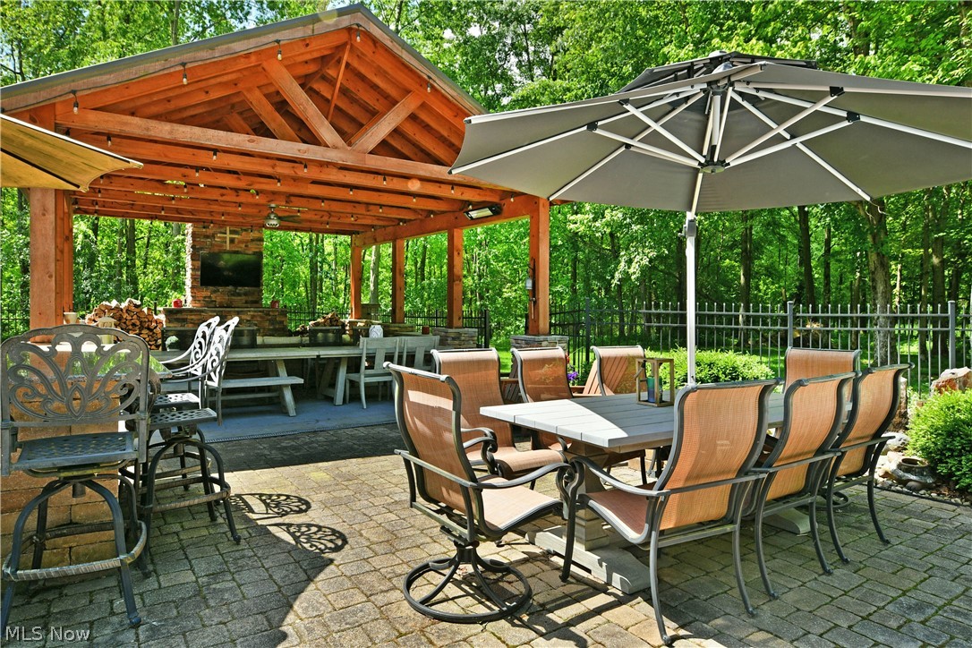 6752 Brookhollow Drive Lordstown OH 44481