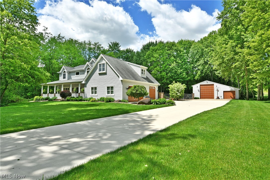 6752 Brookhollow Drive Lordstown OH 44481