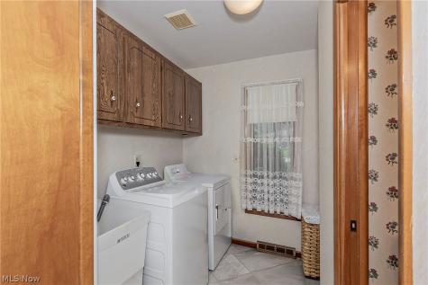 7681 Plumwood Lane Seven Hills OH 44131
