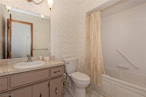 7681 Plumwood Lane Seven Hills OH 44131