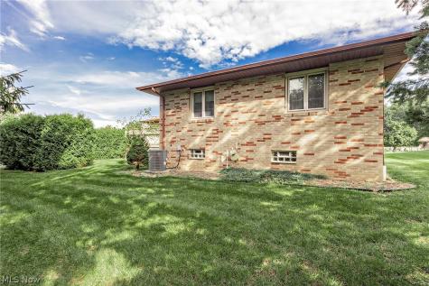 7681 Plumwood Lane Seven Hills OH 44131