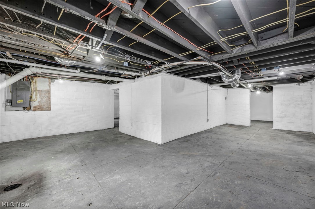 1555 W Market Street Akron OH 44313